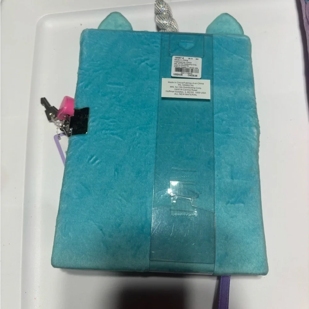 NWT Claire’s Bundle of 5 Fuzzy Journals With Lock & Key.